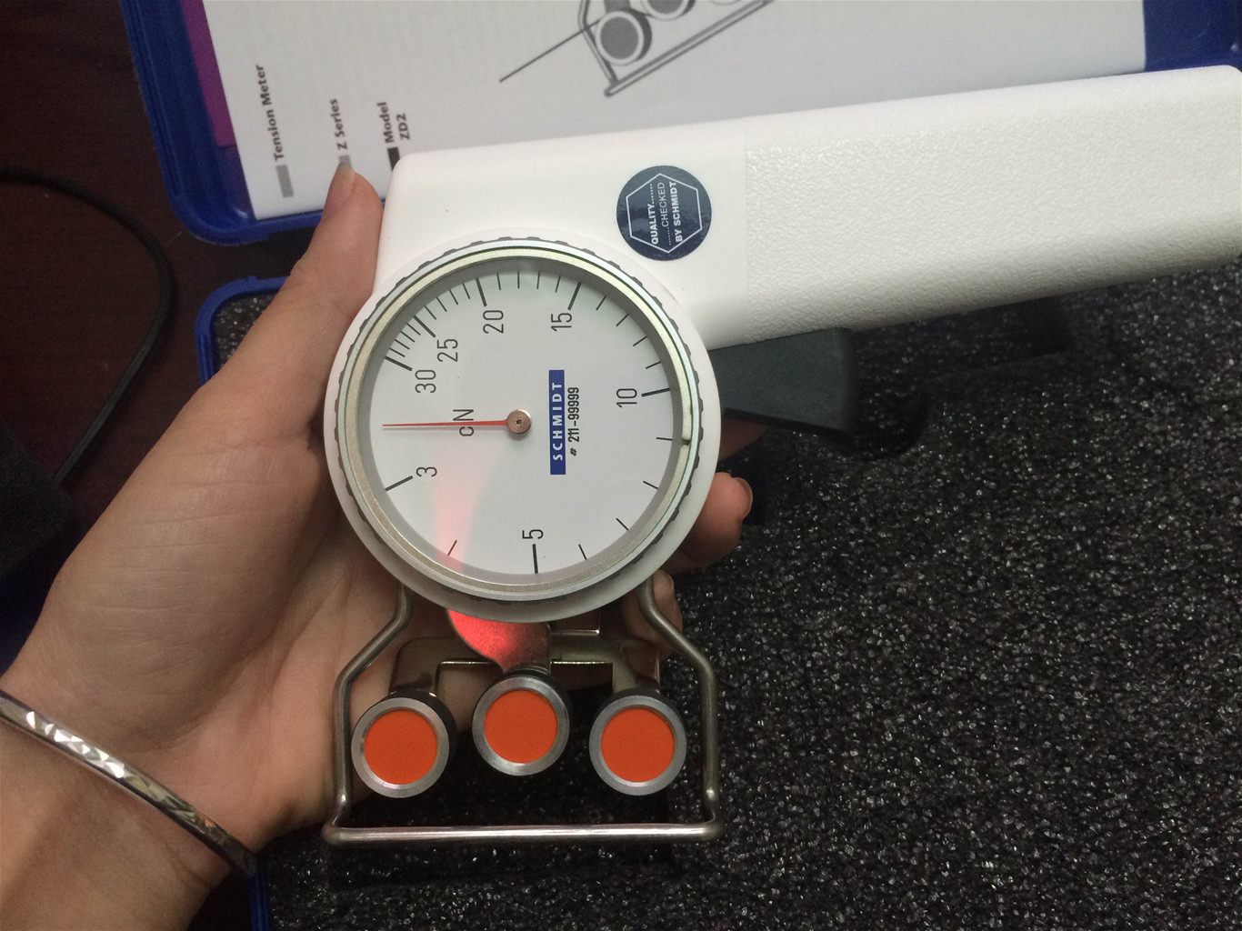 máy đo lực căng sợi chỉ cầm tay